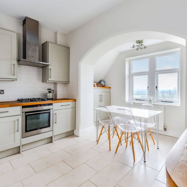 ROBERT LEECH ESTATE AGENTS