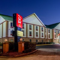 Red Roof PLUS+ And Suites ATL Airport South